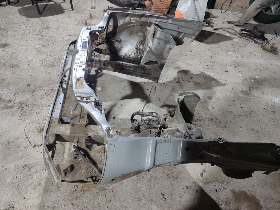 Задний крыло телевизор на Мерседес W210