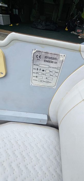 Barca gonflabila cu motor