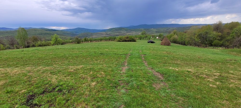 Casa batraneasca și teren