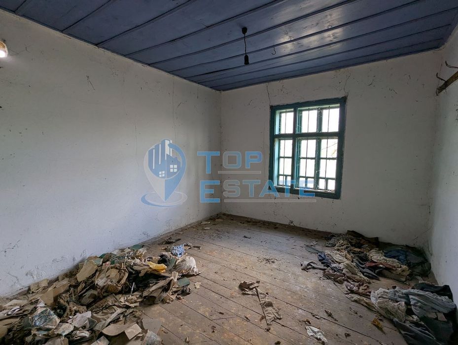 Къща с голям двор и кладенец в село Благоево, област Велико Търново