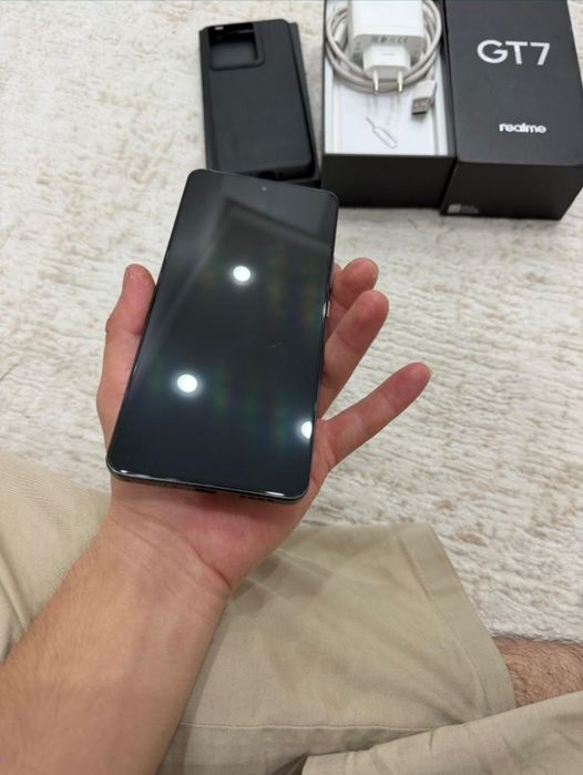 Продам смартфон Realme GT7 12/256