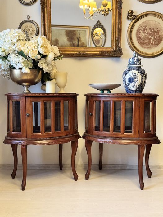 Comoda , vitrina lemn