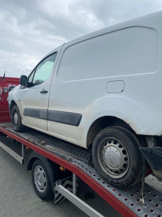 Dezmembram Peugeot Partner 1.6 HDI an fab 2013