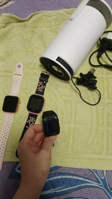 Телефон, проектор,часы продается