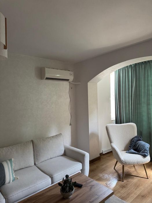 Închiriez apartament