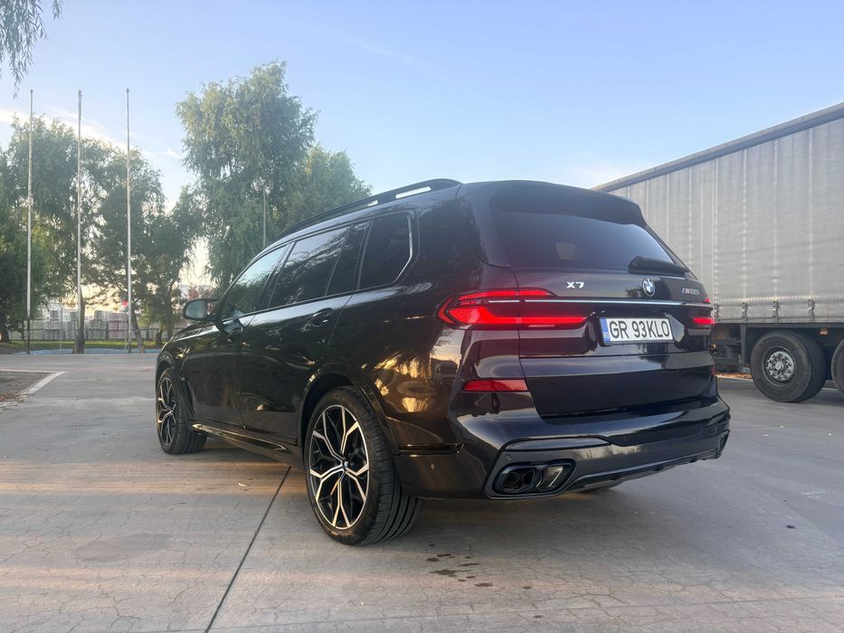 Se oferă spre vânzare BMW X7 M60i xDrive, într-o configurație premium, 7 locuri, cu doar 43.000 km.TVA deductibi