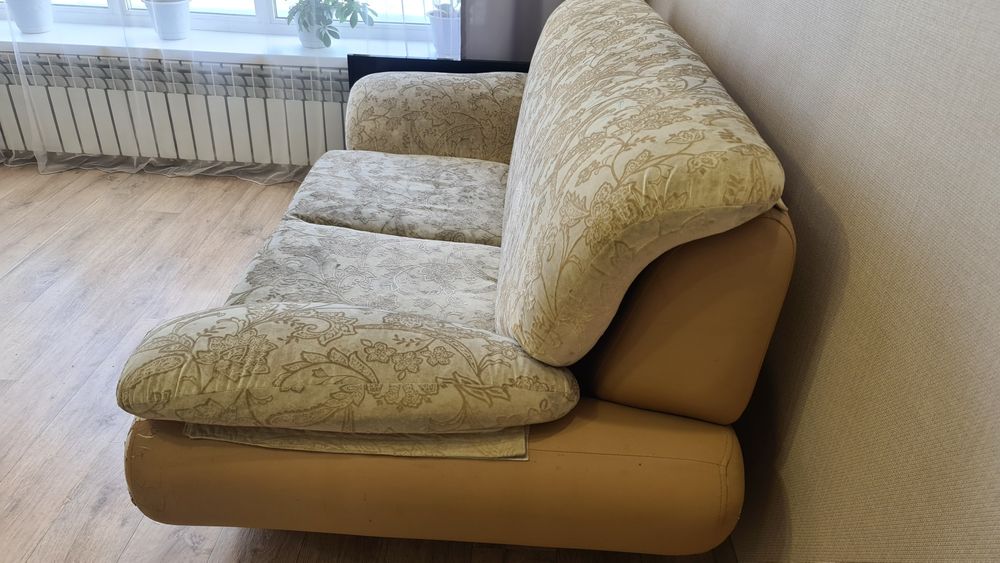 Продаю не большой диван...