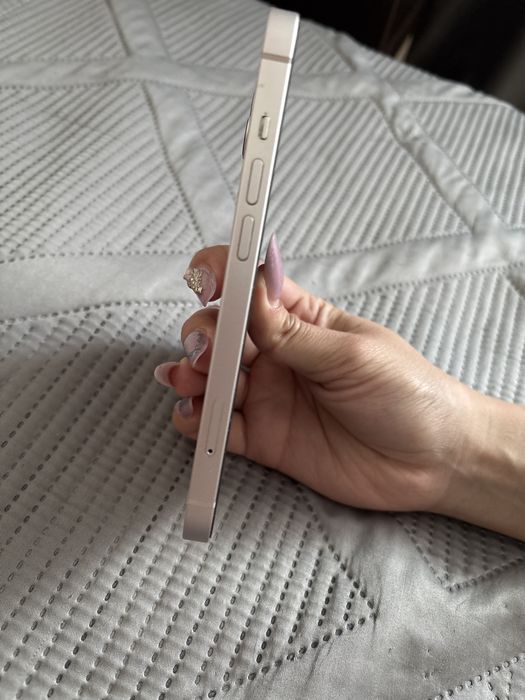 Продам iPhone 13 128 мг аккум 79%