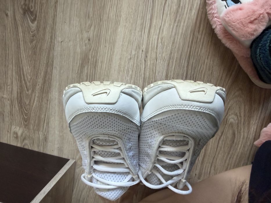 Бели маратонки Nike
