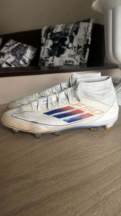 Футбольные бутсы adidas f50