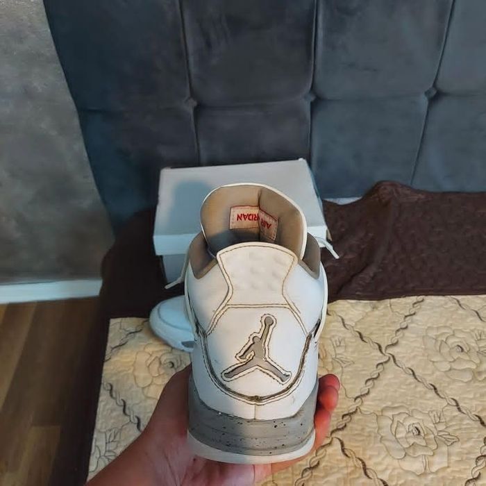 Jordan 4 Metallica