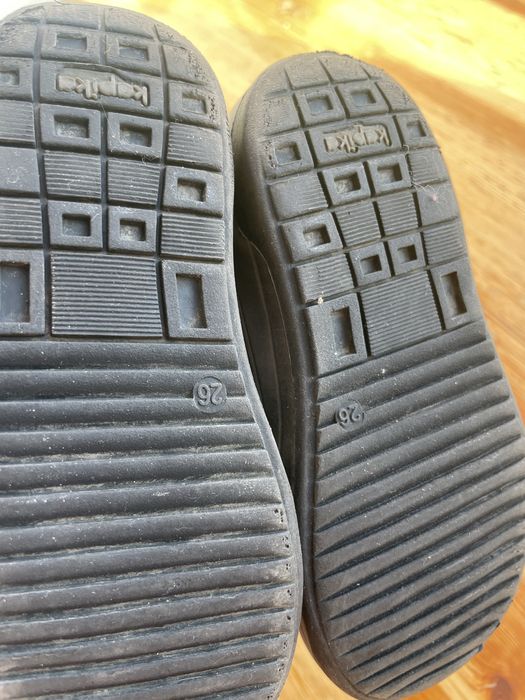 Продаю обувь на мальчика р26.