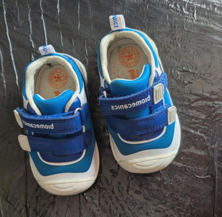 Vând adidași Biomecanics