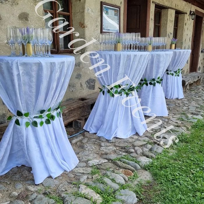 Scaune lemn pilgrim crossback mese de inchiriat / ghirlande luminoase