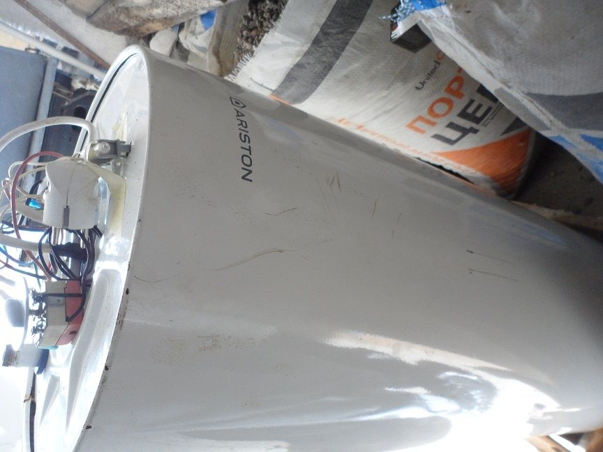 Бойлер на 50 , литров ariston