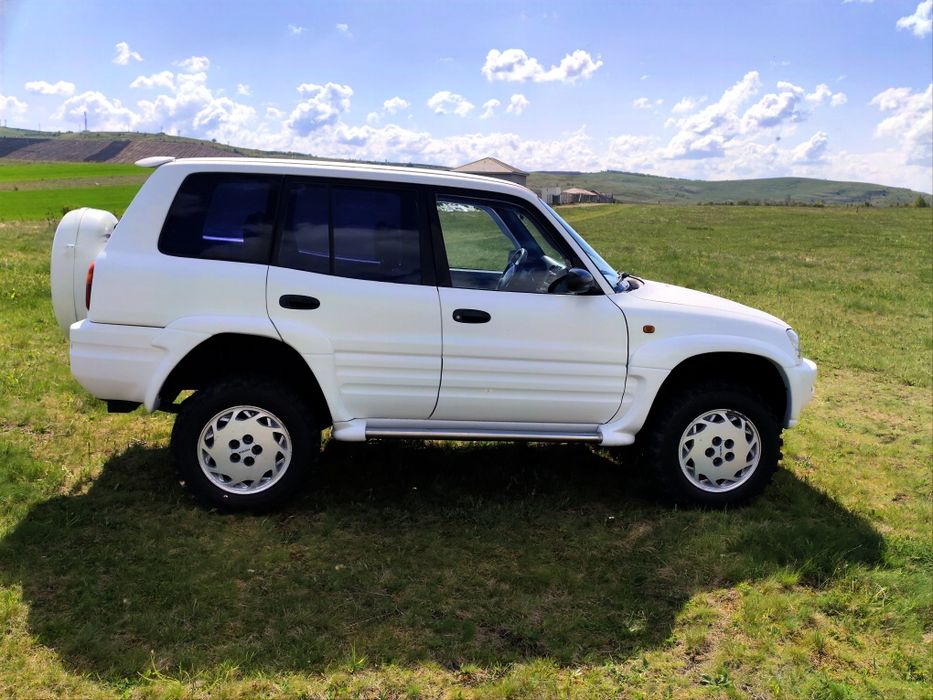 Toyota RAV4 an 1998, motor 2.0 benzina 130cp