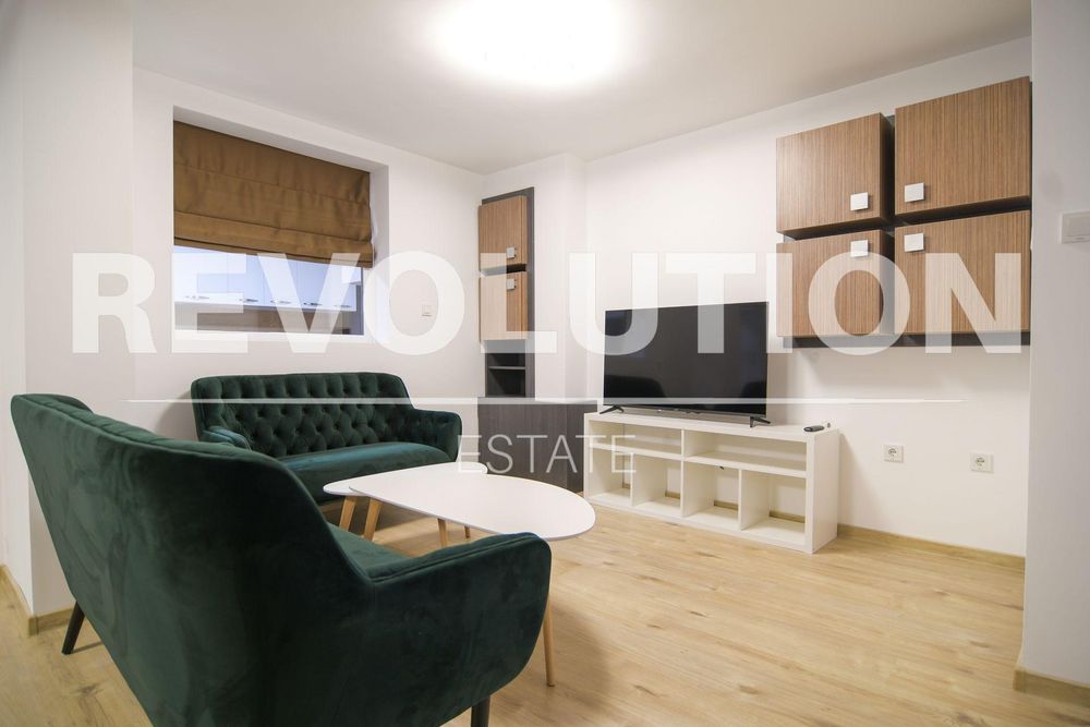 Дава се под наем Тристаен апартамент в Пловдив, Център - 150 кв.м за 1994.61 € - Снимка #1