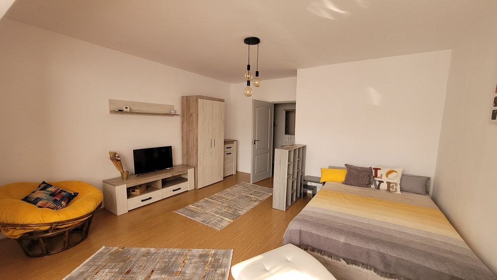 Inchiriez apartament cu o camera amplasat central