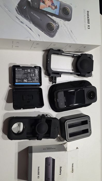Camera Insta360 x3 plus accesorii