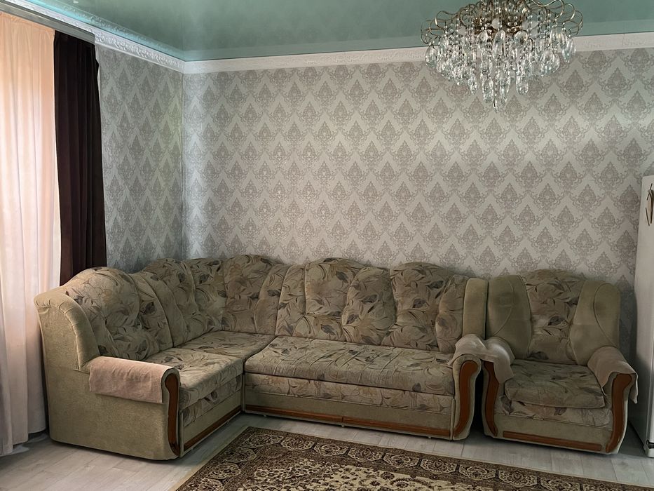 угловой диван + кресло