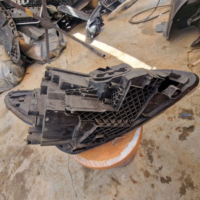 Mercedes Benz W447  2018 ляв фар