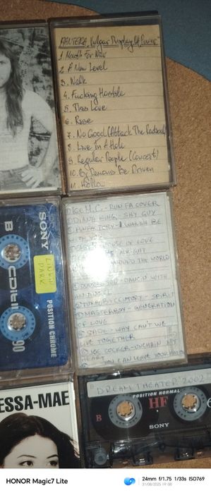 Стари касети с метъл и денс музика