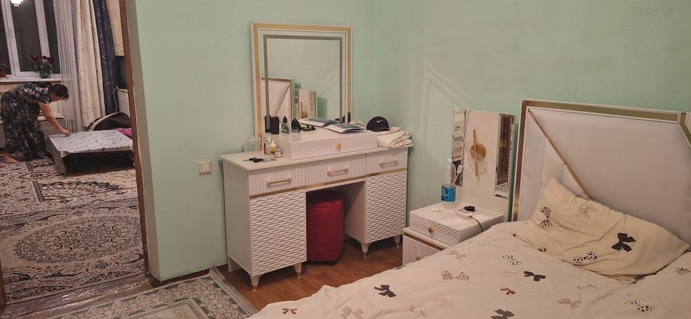 Спальный гарнитур