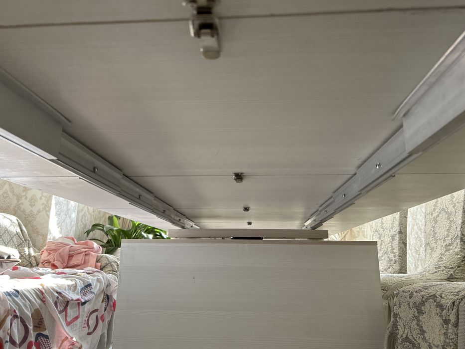 Стол сатылады орындыктарымен