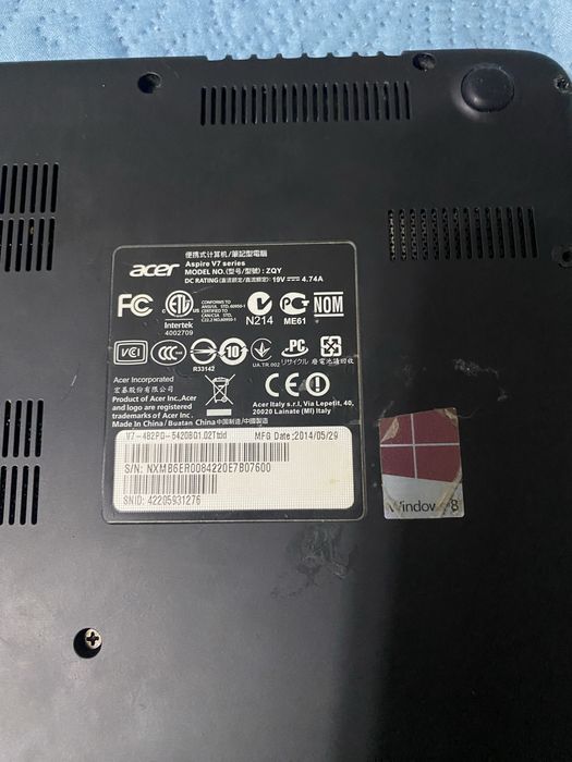 Продам ноутбук в нерабочем состоянии.