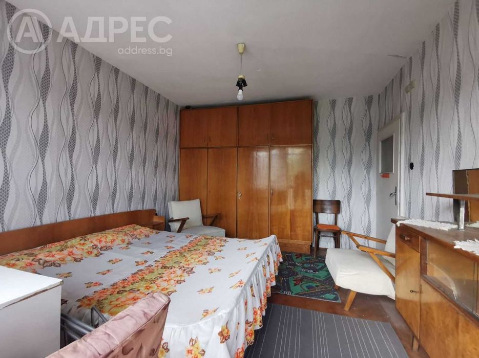 Тристаен апартамент, Здравец, 71 кв.м., ет. 3/4, без подобрения