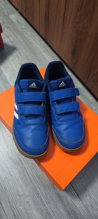 Маратонки Адидас 35 номер