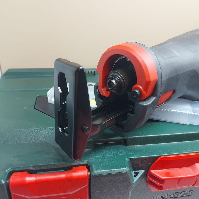 Акумулаторен саблен трион Metabo SSEP 18 LT