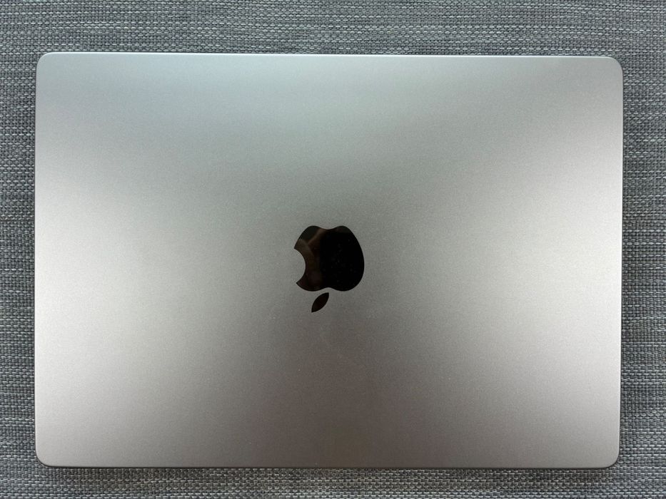 Apple MacBook Pro 14" M3 (2023) 8GB RAM / 512GB SSD - Отлично състояние + зарядно