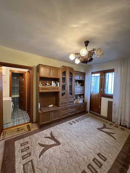 De vanzare apartament 3 camere - direct proprietar