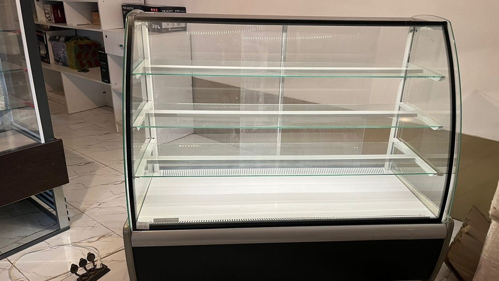 Холаденик.  Кондитер.