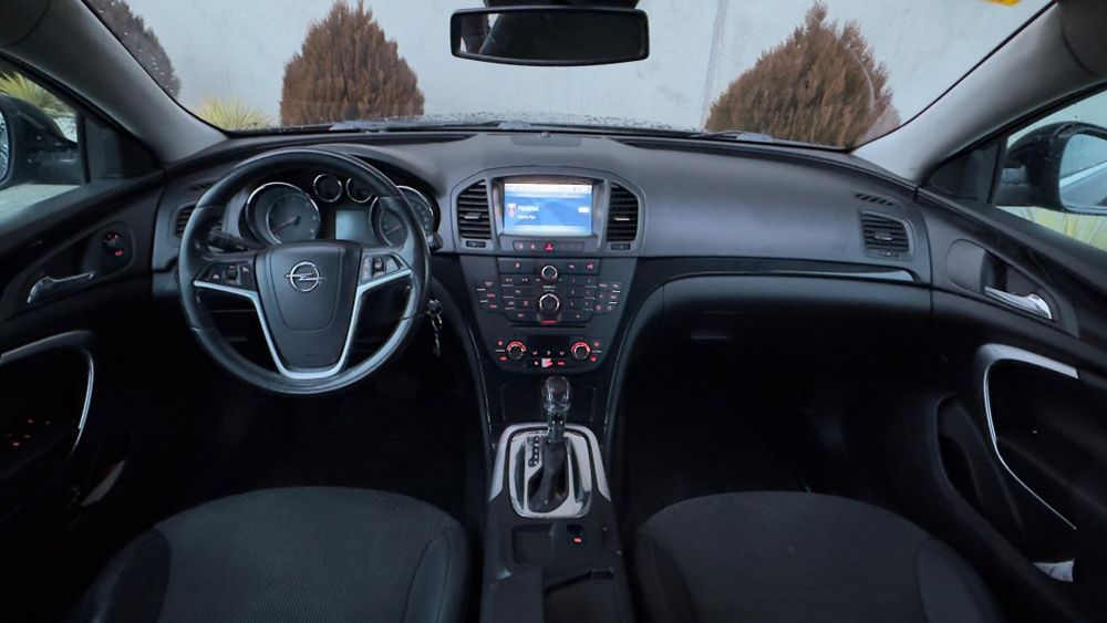 Opel Insignia 2.0 TDCi/ Anul 2010/ Navi / Clima/ 2499 Euro Neg