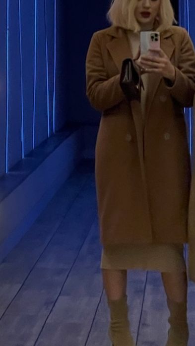 Продается пальто,костюмы,юбки