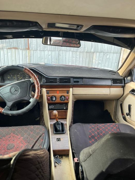 Продам машину Мерседес 124