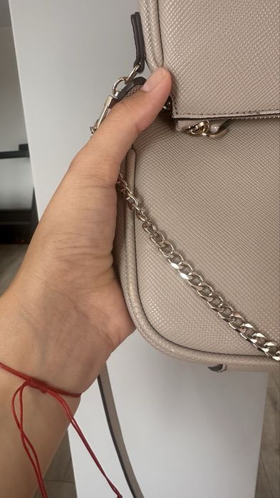 Чанта Guess.