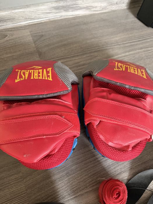 Боксерский набор, перчатки, шлем, лапы