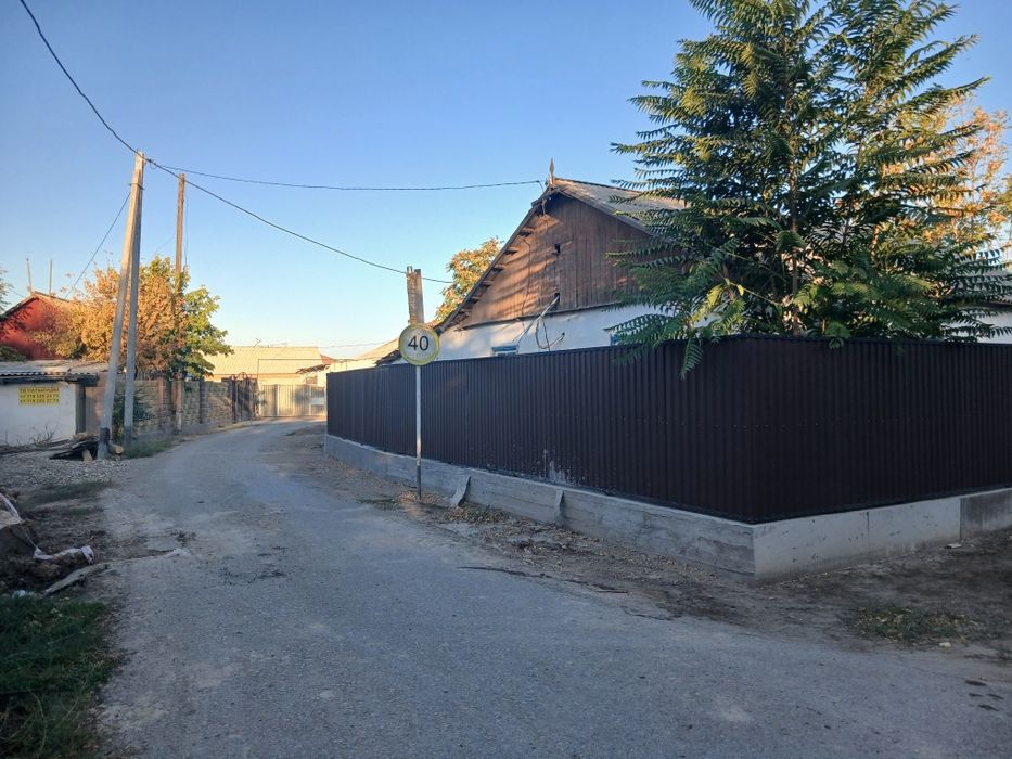 Үй сатылады,орталықта.