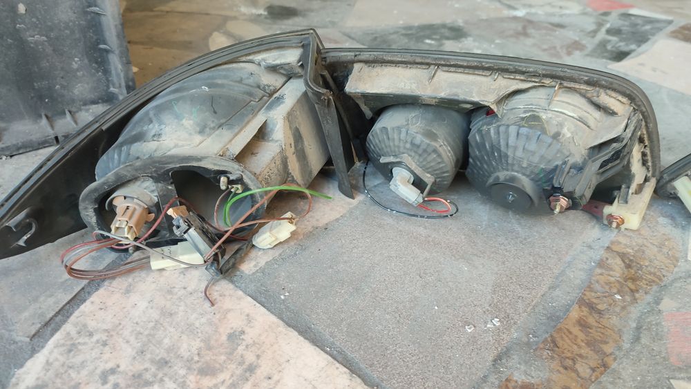 Задние фары на Мазда 6