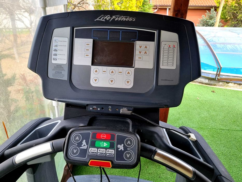 Life Fitness 95T Inspire - професионална бягаща пътека