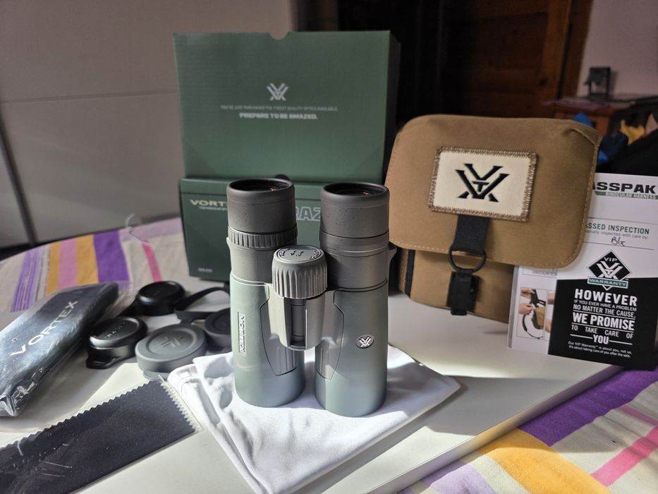 Binoclu Vortex Razor HD 8x42