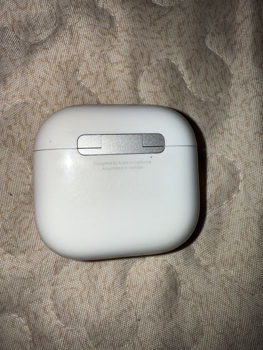 Продам airpods 4 оригинал