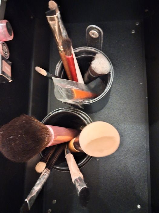 Куфар с гримове за 180 лв.