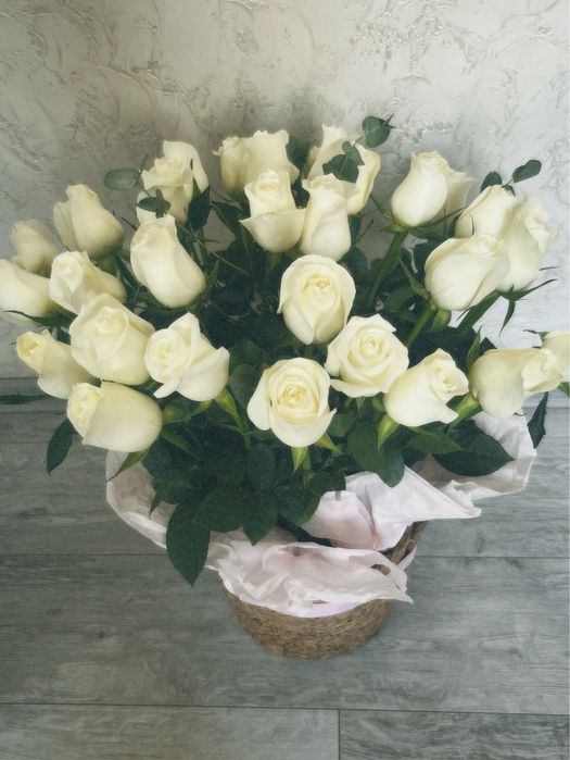 Роза в корзинах цветы
