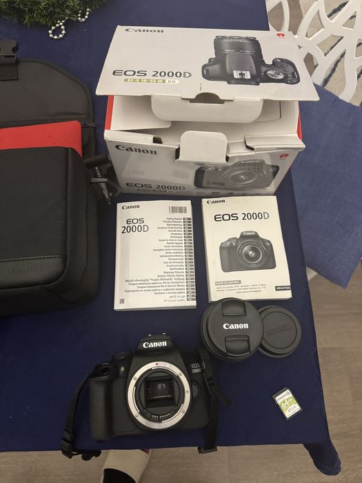 Фотоапарат EOS 2000D + чанта подарък