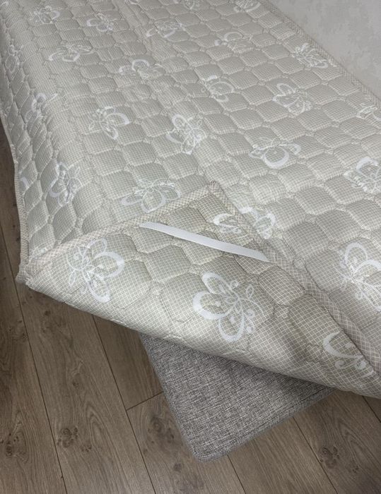 Продам наматрасник новый 160-200