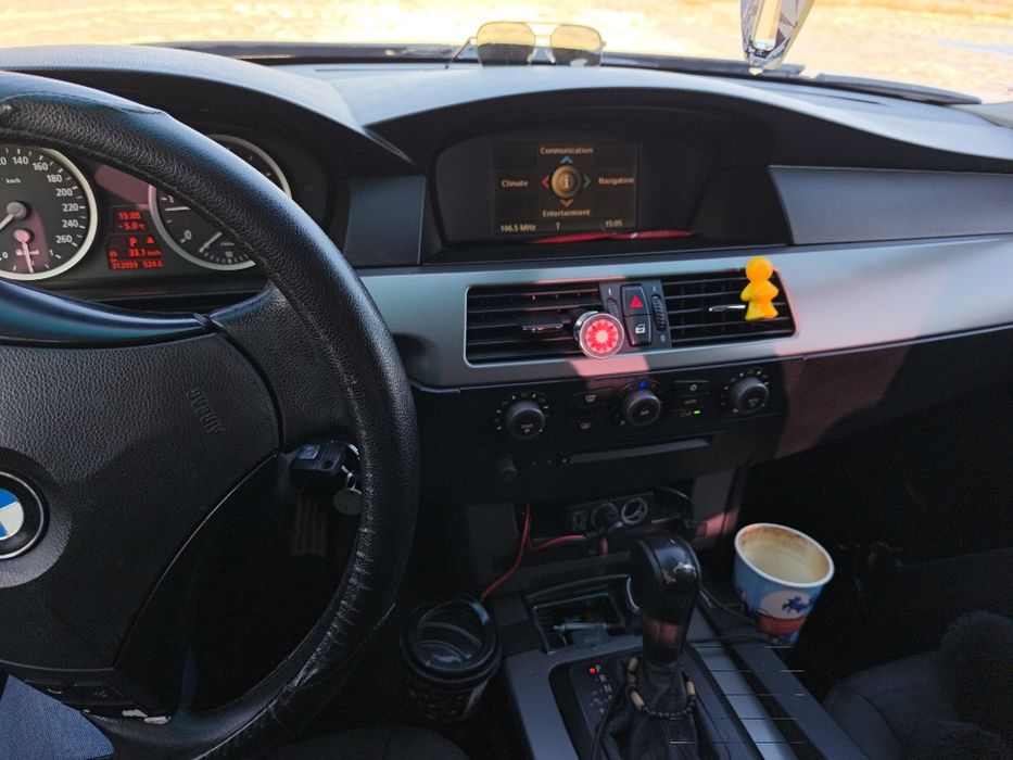 Vand Bmw e 60   an fabricație 2006 automat